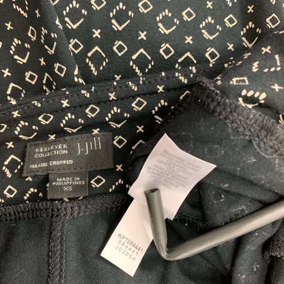 J. Jill / Black White Pleated Cropped - Picture 7 of 8